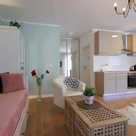 Ada 2 Apartment