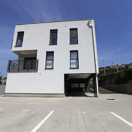 Ada 2 Apartment