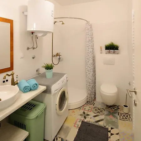 Ada 2 Apartman *